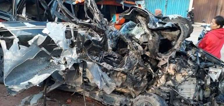 Empat Orang Tewas Akibat Tabrakan Maut Antara Truk CPO dengan Mobil Travel di Jalan Lintas Duri